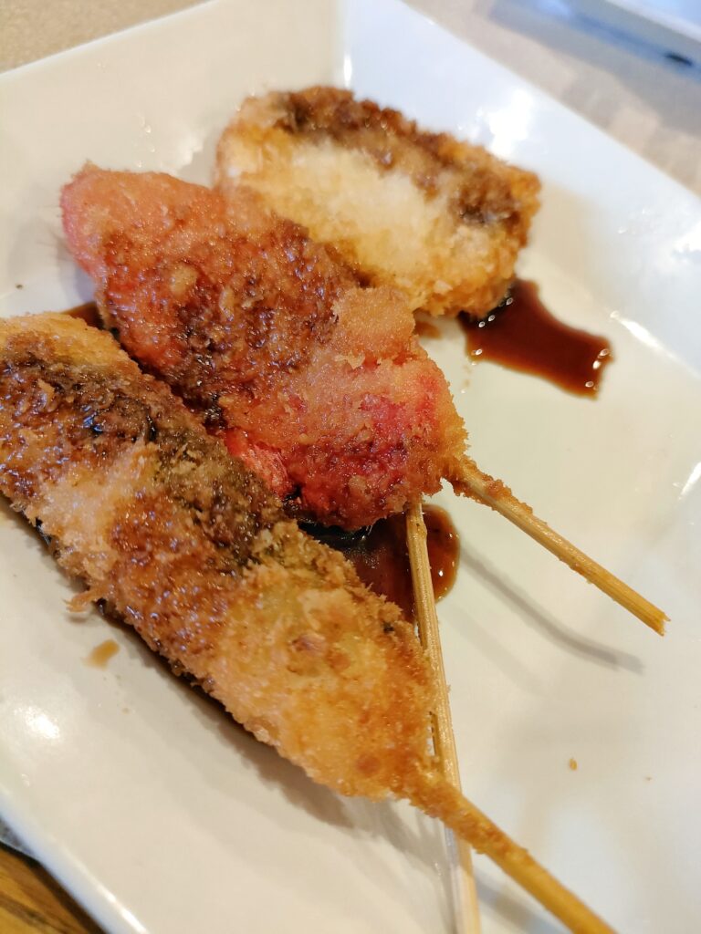 串カツの盛り合わせ(ソースかけたバージョン)