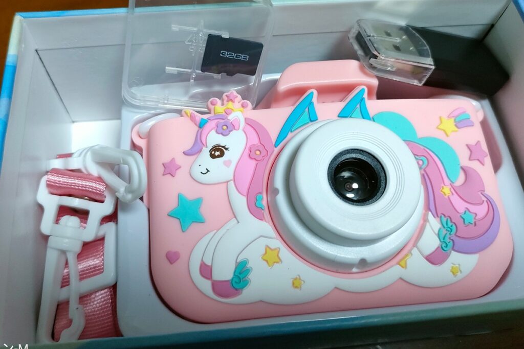 キッズカメラ　トイカメラ　モデル全体 Kids Camera Toy Camera present