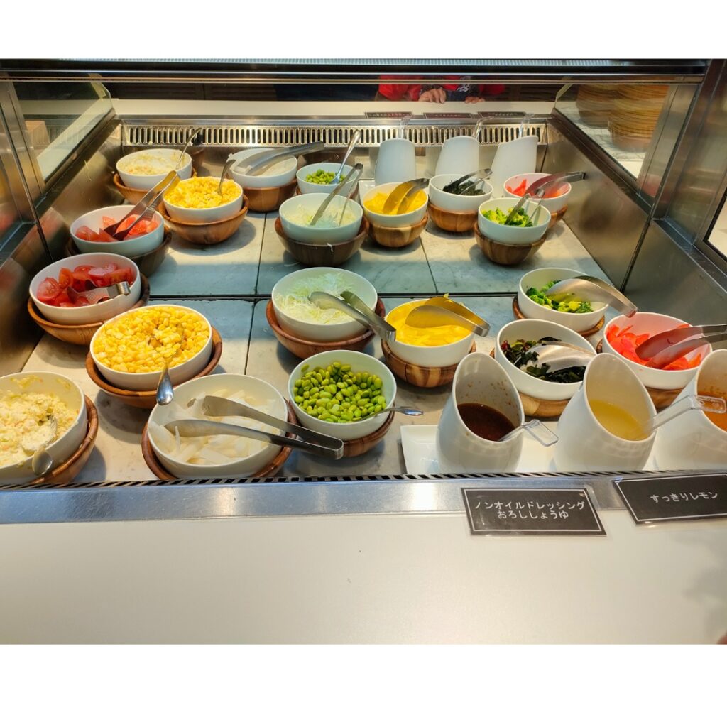 サラダも豊富 ケンタッキー食べ放題