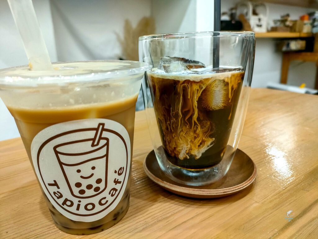 タピオカフェ　タピオカ黒糖ミルクティーとアイス珈琲