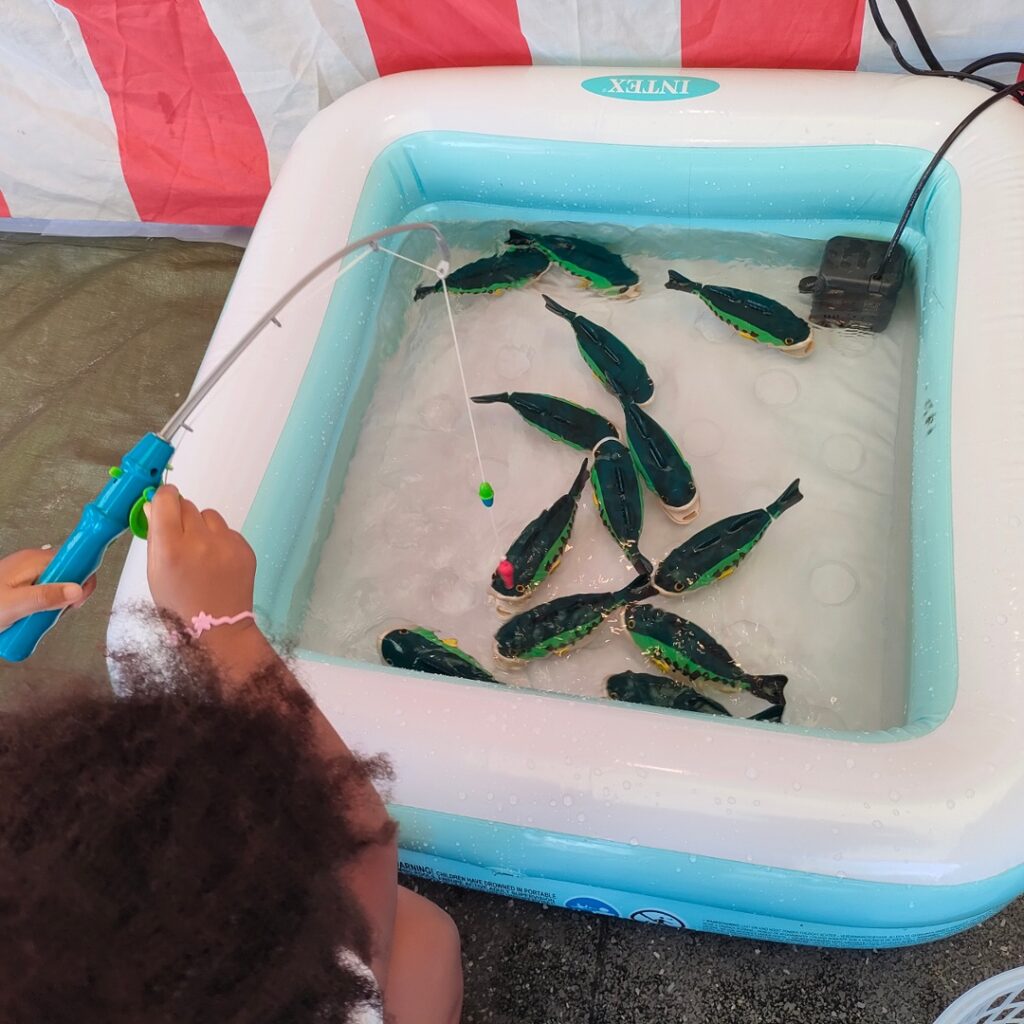子どもが楽しめる魚釣りコーナー