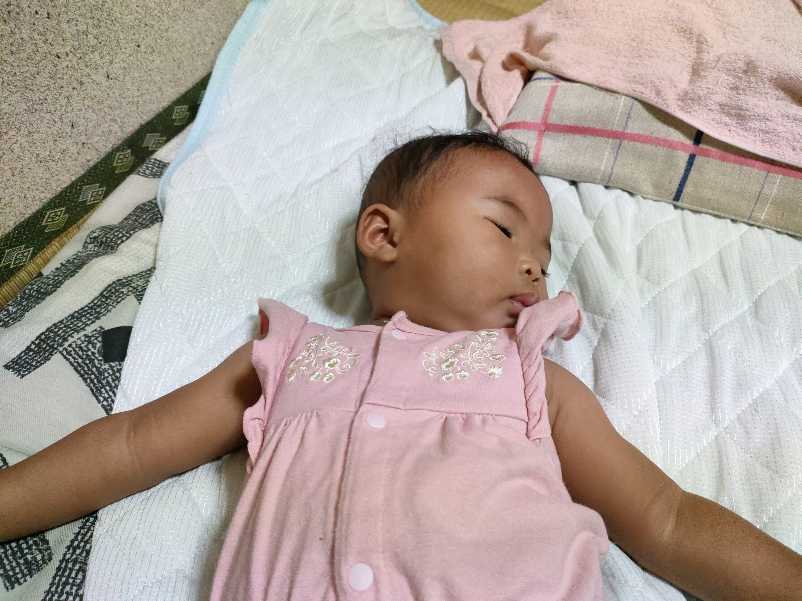 眠る赤ちゃん